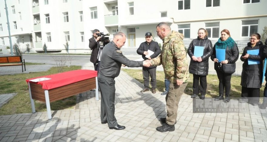 Группе военнослужащих ВС Азербайджана предоставлены новые квартиры 