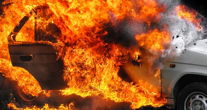 В Джалилабаде загорелся автомобиль