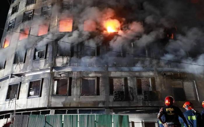 В Бангладеш при пожаре в ресторане погибли более 40 человек
