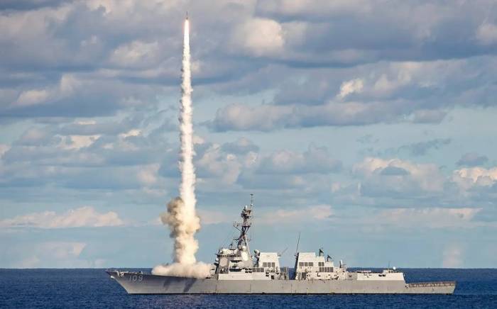 Армия США перехватила две крылатые ракеты в Красном море
