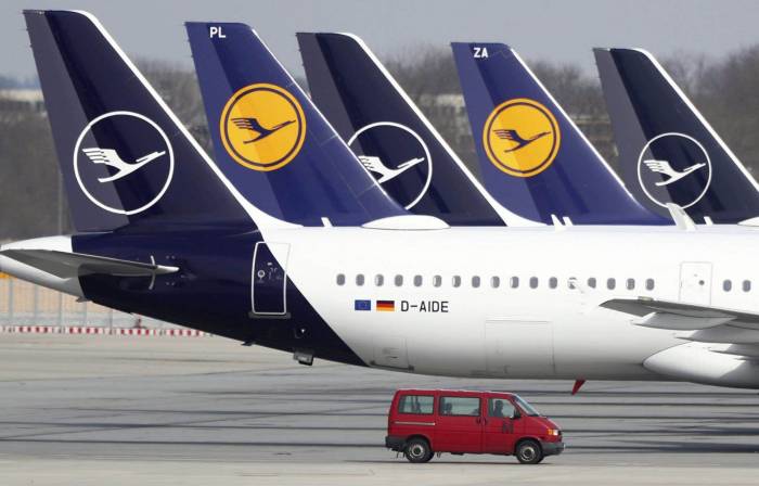 Работники пяти аэропортов Германии проводят забастовку
