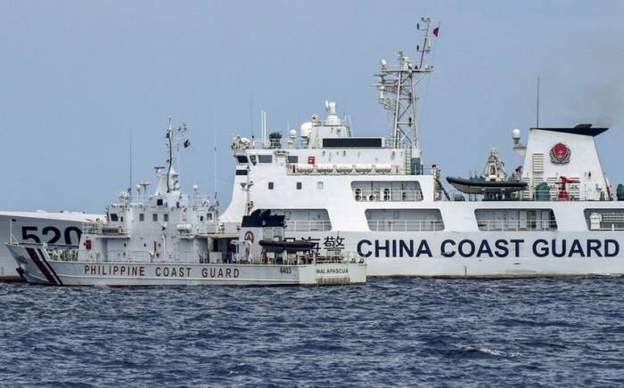 Корабли береговой охраны КНР и Филиппин вступили в столкновение в Южно-Китайском море
