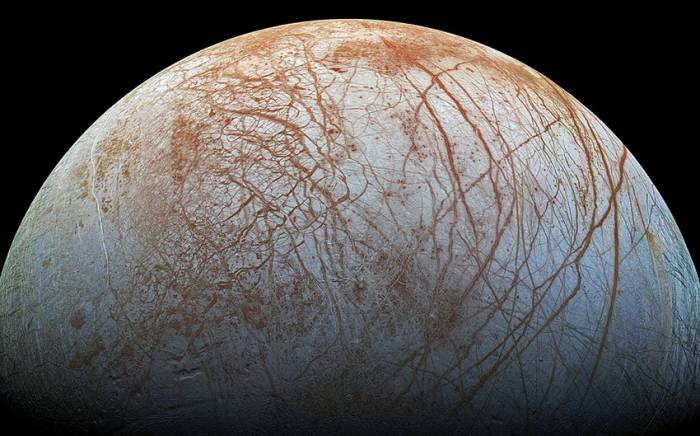 Спутник Юпитера Европа оказалась еще менее пригодна для жизни, чем полагали ученые
