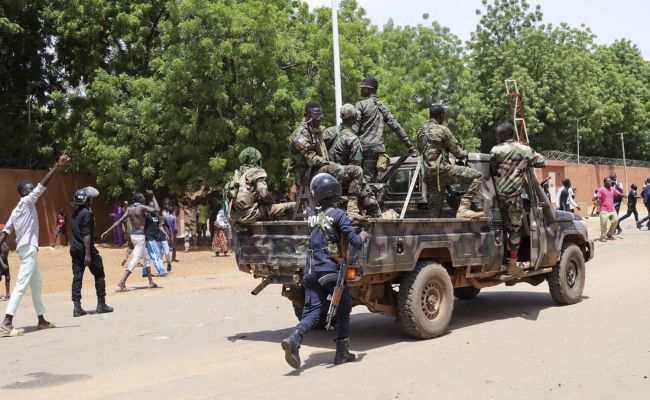 В Нигерии боевики атаковали автобус, без вести пропали 15 пассажиров
