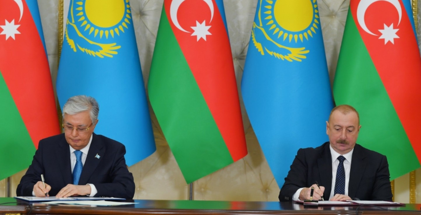 Подписаны азербайджано-казахстанские документы