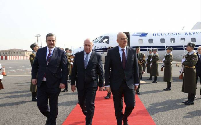 Министр обороны Греции прибыл в Армению
