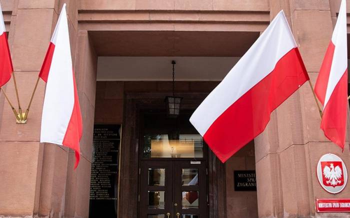 Польша приняла решение сменить послов в более чем 50 странах
