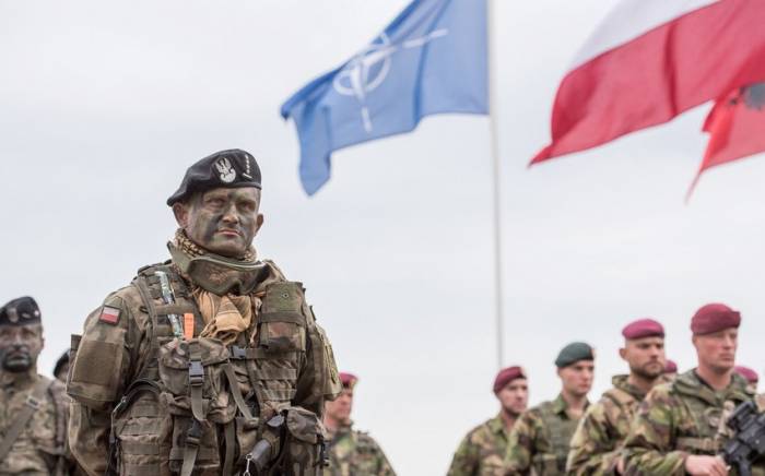 Гусеничная машина переехала двух солдат во время учений НАТО в Польше

