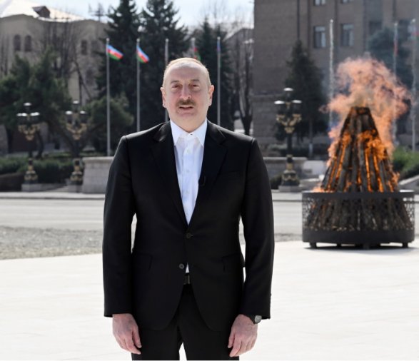 Ильхам Алиев поздравляет народ Азербайджана