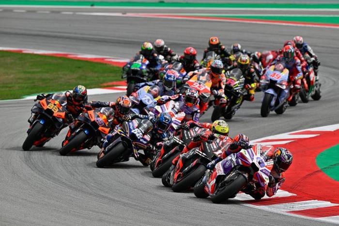 Владелец "Формулы-1" планирует купить MotoGP
