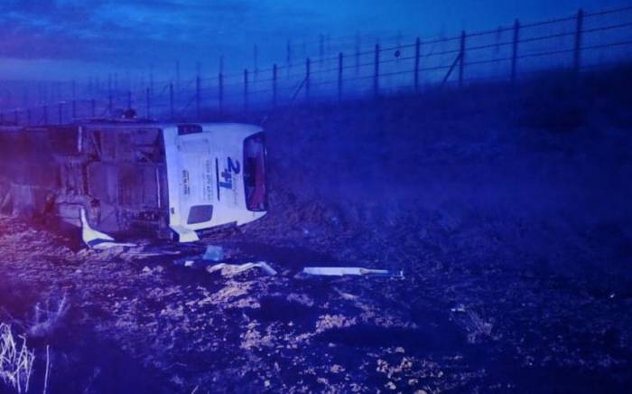 В Турции автобус съехал в кювет, пострадали 15 человек
