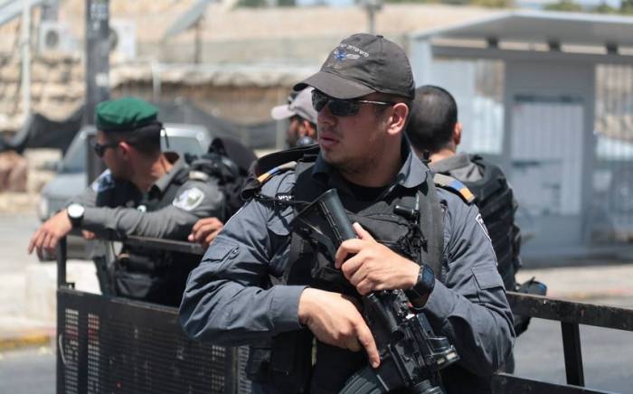 На юге Израиля неизвестный напал с ножом на людей
