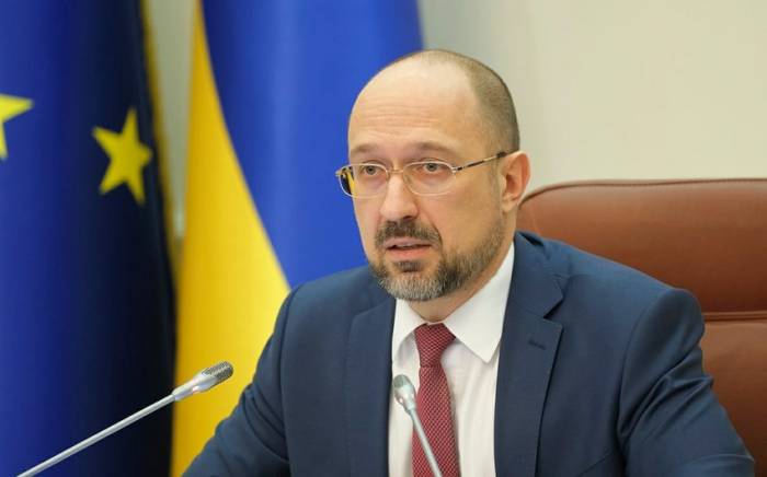Шмыгаль: Украина рассчитывает получить достаточное количество боеприпасов в апреле

