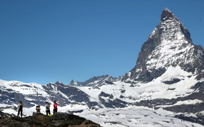 В швейцарских Альпах нашли мертвыми пятерых из шести пропавших лыжников
