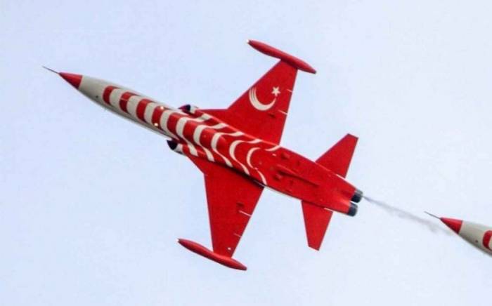 В Турции потерпел крушение учебный самолет пилотажной группы
