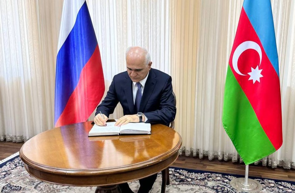 Мустафаев посетил посольство России в Баку
