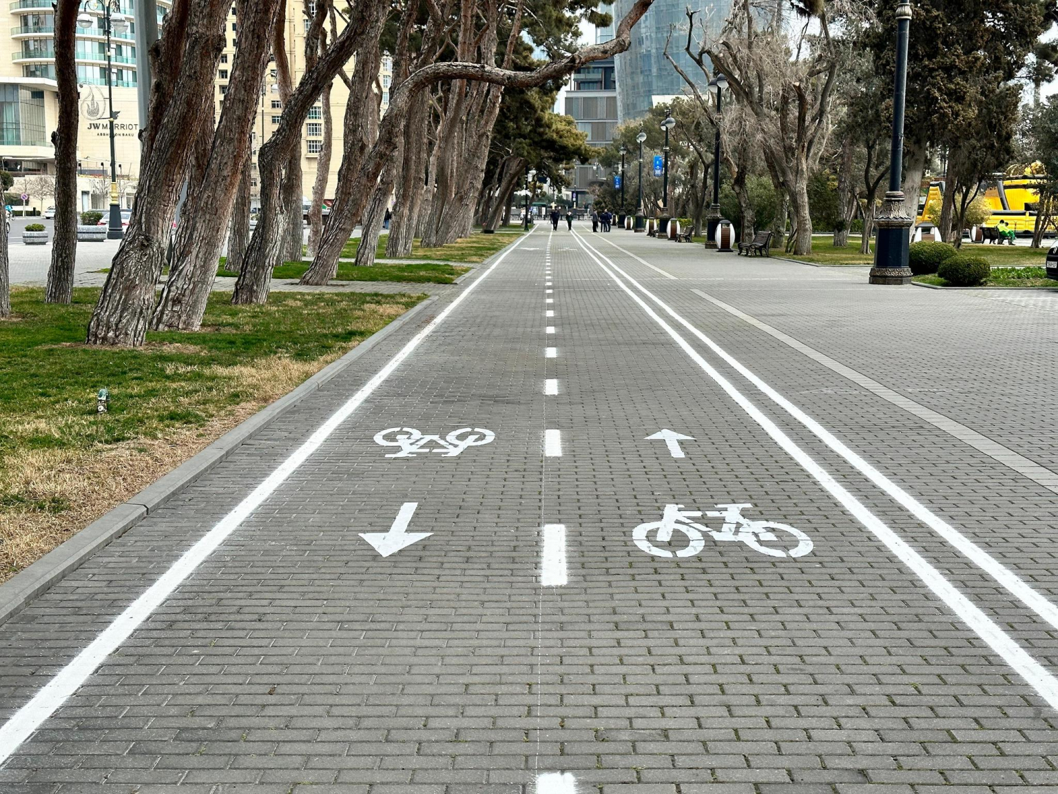 На бульваре создали дорожки для велосипедов и скутеров