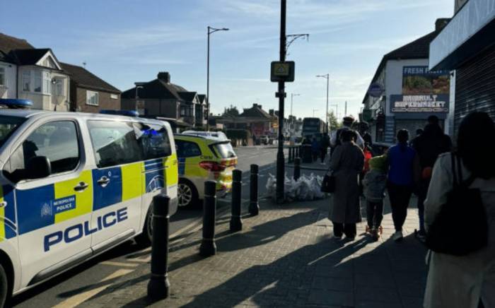 В Лондоне из-за нападения неизвестного с мечом пострадали несколько человек
