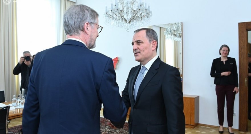 Глава МИД Азербайджана встретился с премьер-министром Чехии 
