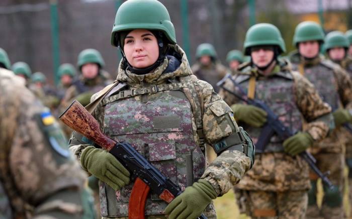 В Украине предлагают призывать женщин в армию

