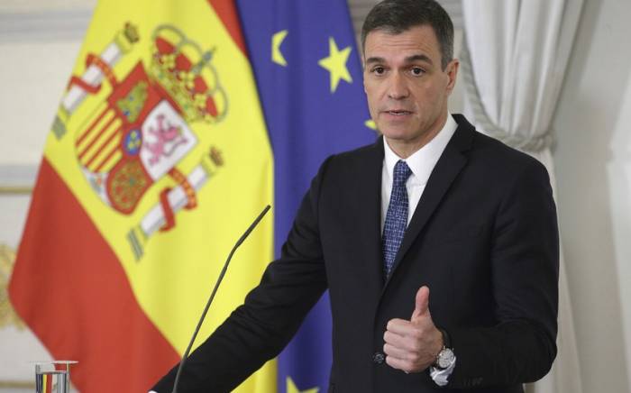 Премьер Испании решил остаться на посту, несмотря на расследование против его жены
