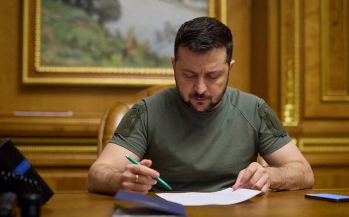 Зеленский подписал закон о мобилизации в Украине
