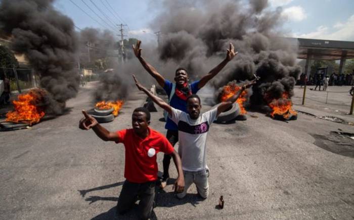 Вооруженные банды разгромили Национальную библиотеку Гаити
