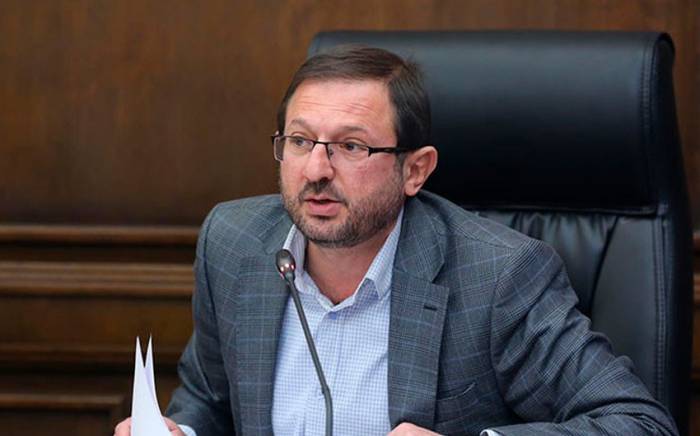 Армянский депутат: Минобороны не смогло наладить даже пошив новой формы
