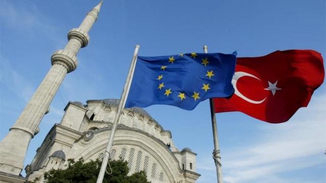 ЕС намерен развивать стабильные отношения с Турцией
