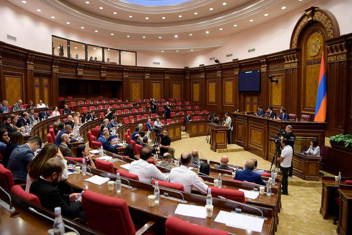В парламенте Армении проходит закрытое заседание по делимитации границ