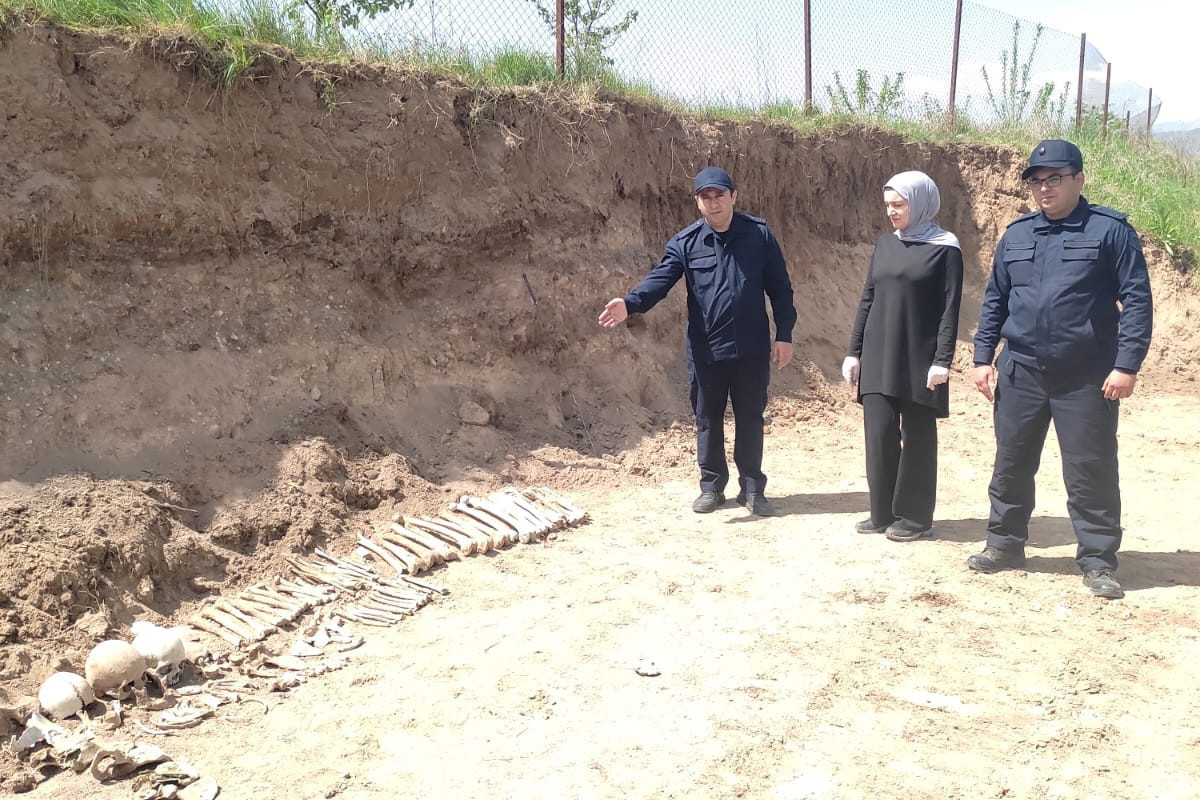 В освобожденном селе Малыбейли обнаружены человеческие останки