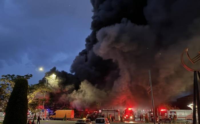 На территории рынка в Хачмазе возник пожар
