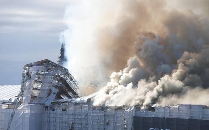Восстановление здания биржи в Копенгагене после пожара может обойтись в $143 млн
