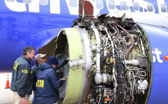 В США расследуют инцидент с корпусом двигателя Boeing 737-800
