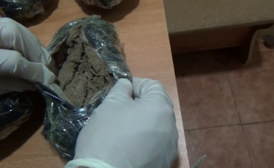 В Самухе у наркокурьера изъяли семь килограммов наркотиков