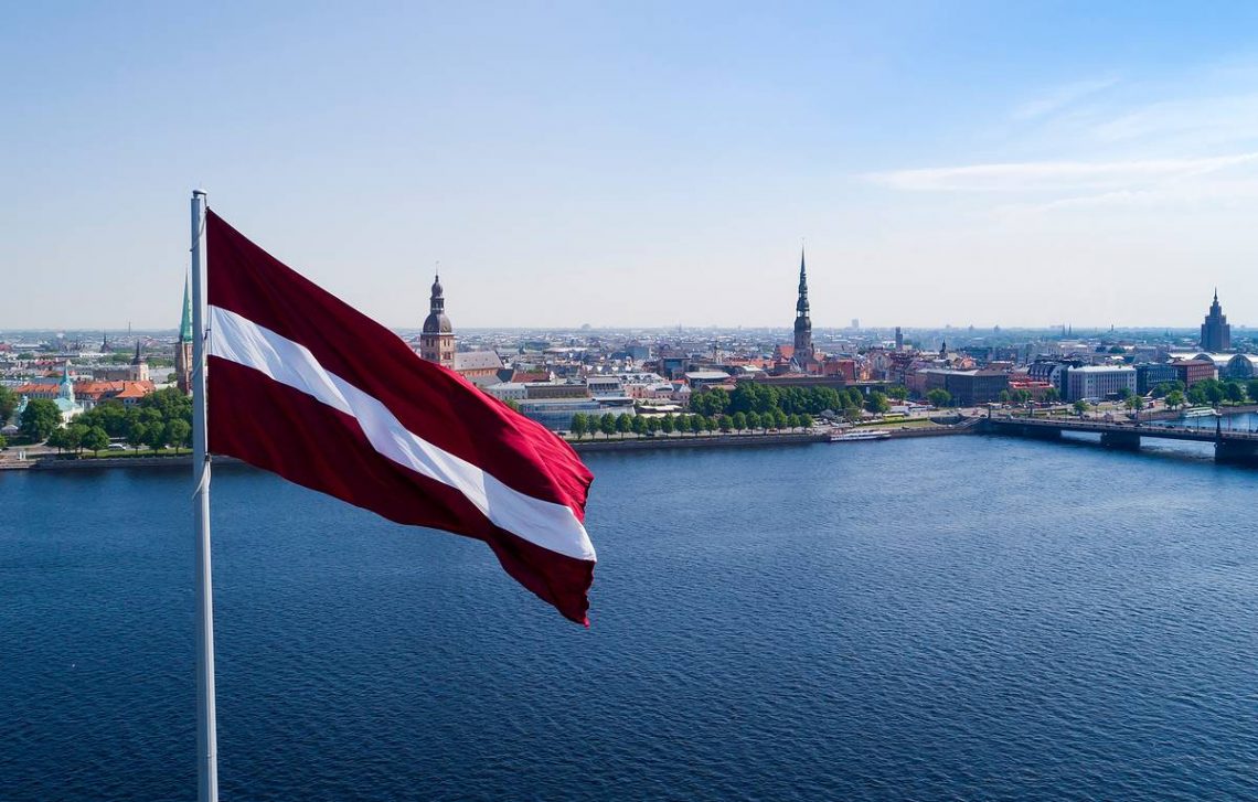Латвия выдворит 24 гражданина России за незнание языка