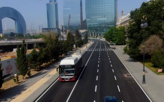 На отремонтированном участке дороги в Баку восстановлено движения транспорта -ВИДЕО
