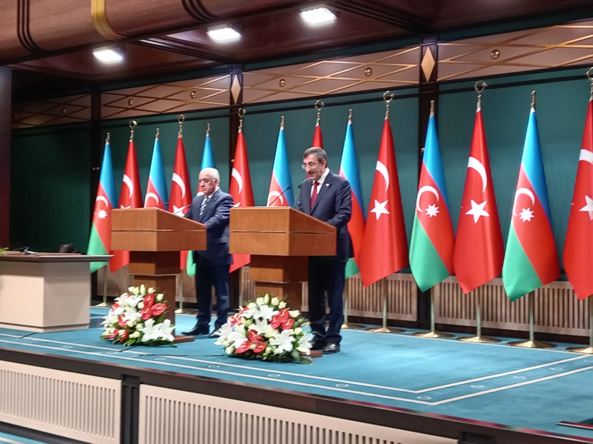 Премьер-министр Азербайджана передал президенту Турции приглашение на участие в COP29