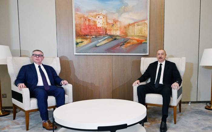 Ильхам Алиев принял помощника генерального секретаря ООН

