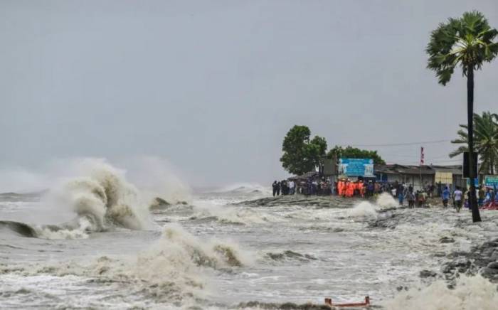 Число жертв последствий циклона в Бангладеш превысило 30 человек
