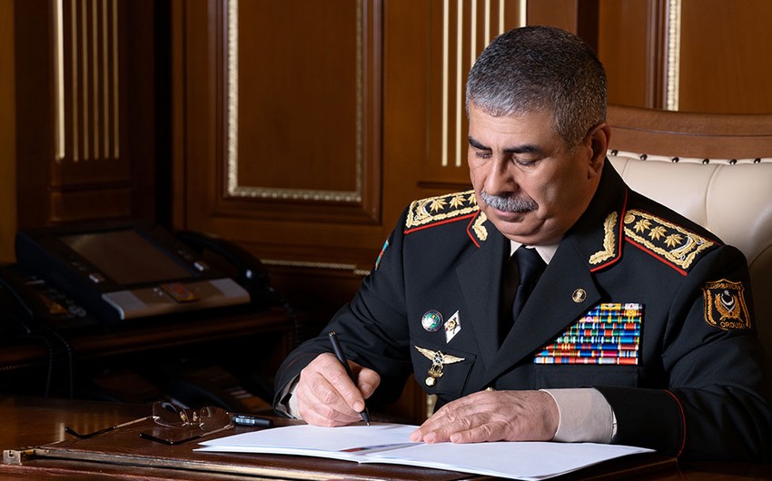 Министр обороны Азербайджана выразил соболезнования Ирану