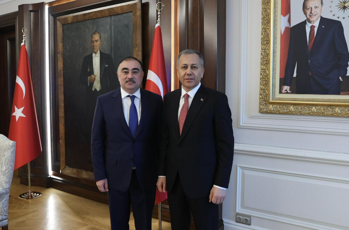 Посол Мамедов встретился с главой МВД Турции