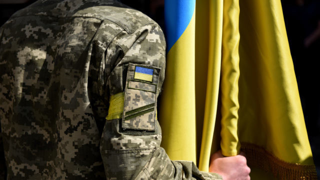 Зеленский продлил военное положение и мобилизацию в Украине
