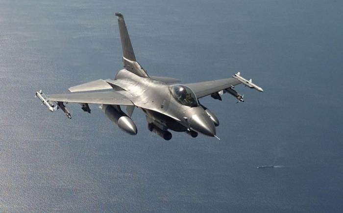 F-16 с искусственным интеллектом успешно провел тренировочный бой в США
