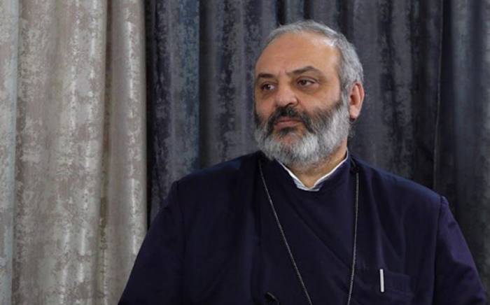 Лидер армянской оппозиции архиепископ Баграт дал час, чтобы Пашинян ушел в отставку
