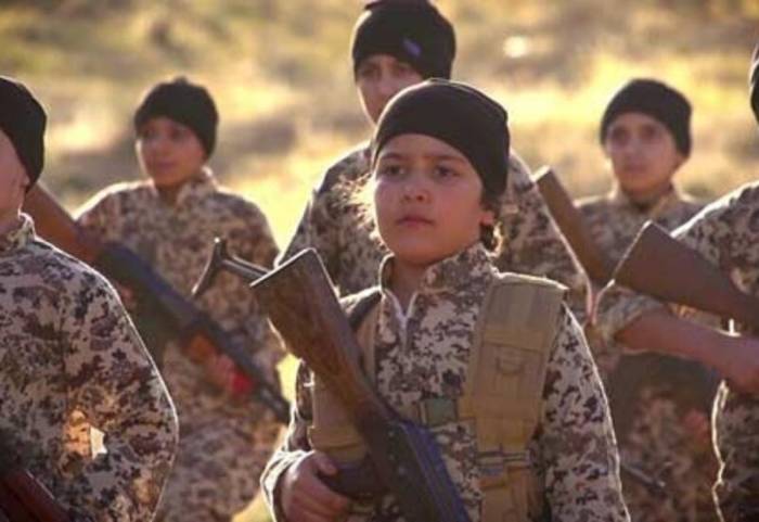 СМИ: Террористы РКК/YPG насильно вербуют детей
