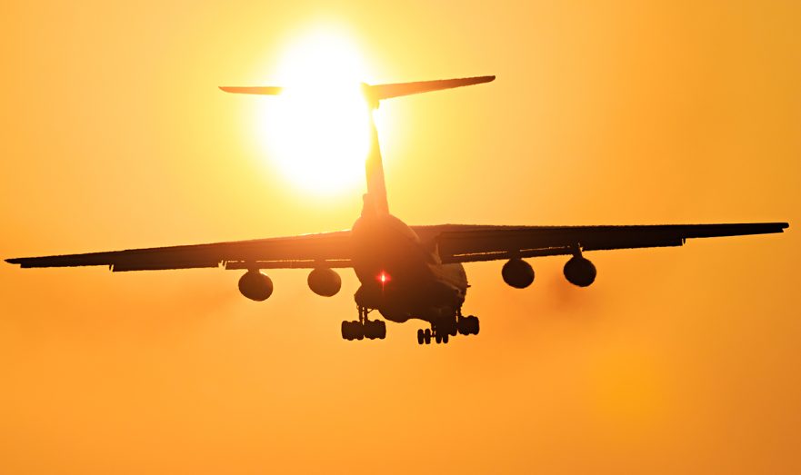 Несколько пассажиров рейса Air India упали в обморок из-за жары в самолете