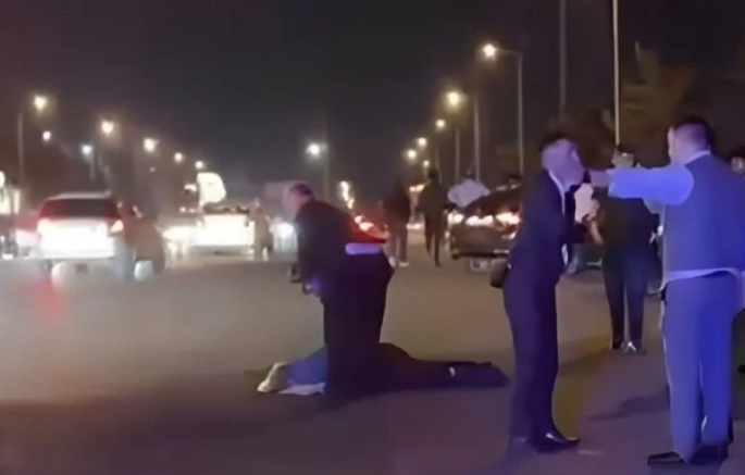 В Баку автомобиль сбил насмерть двух пешеходов