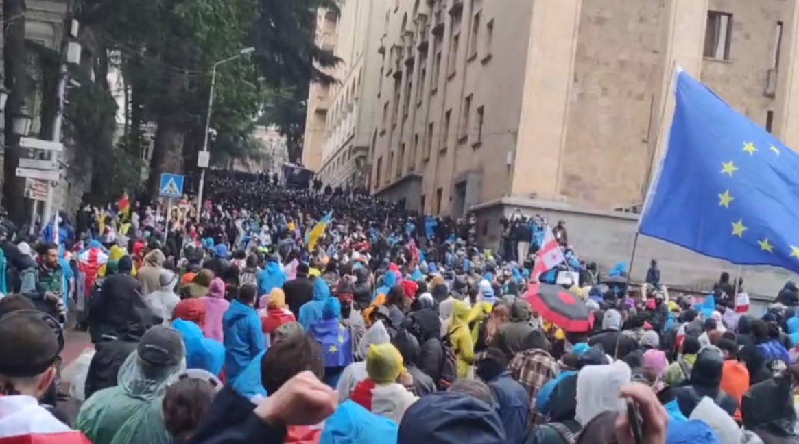 Продолжаются протесты в Тбилиси