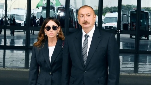 Ильхам Алиев и Мехрибан Алиева приняли участие в открытии торгового центра Crescent Mall в Баку